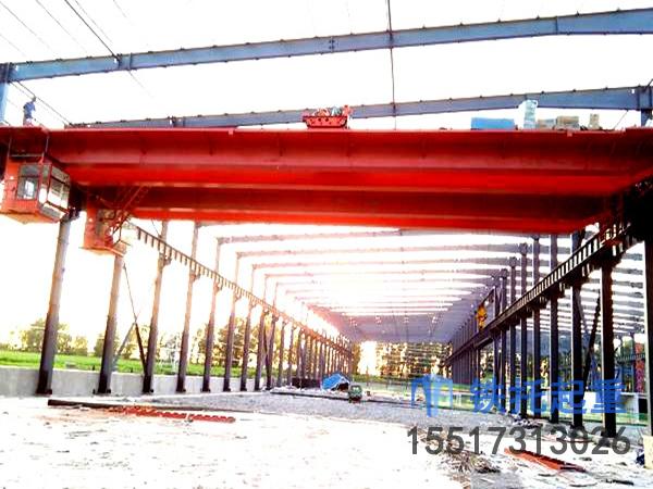 双梁行车行吊在吊装超长构件时如何平衡